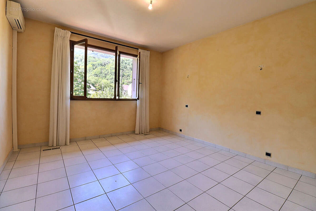 Maison à CHAPAREILLAN