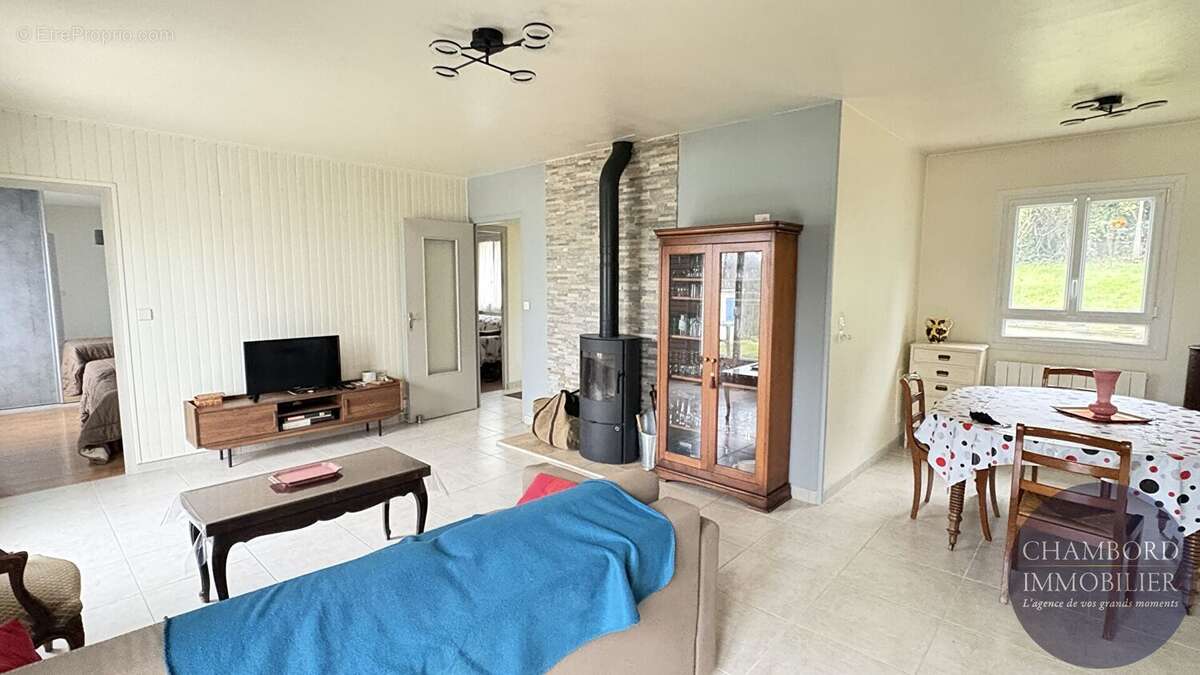 Maison à CANDE-SUR-BEUVRON