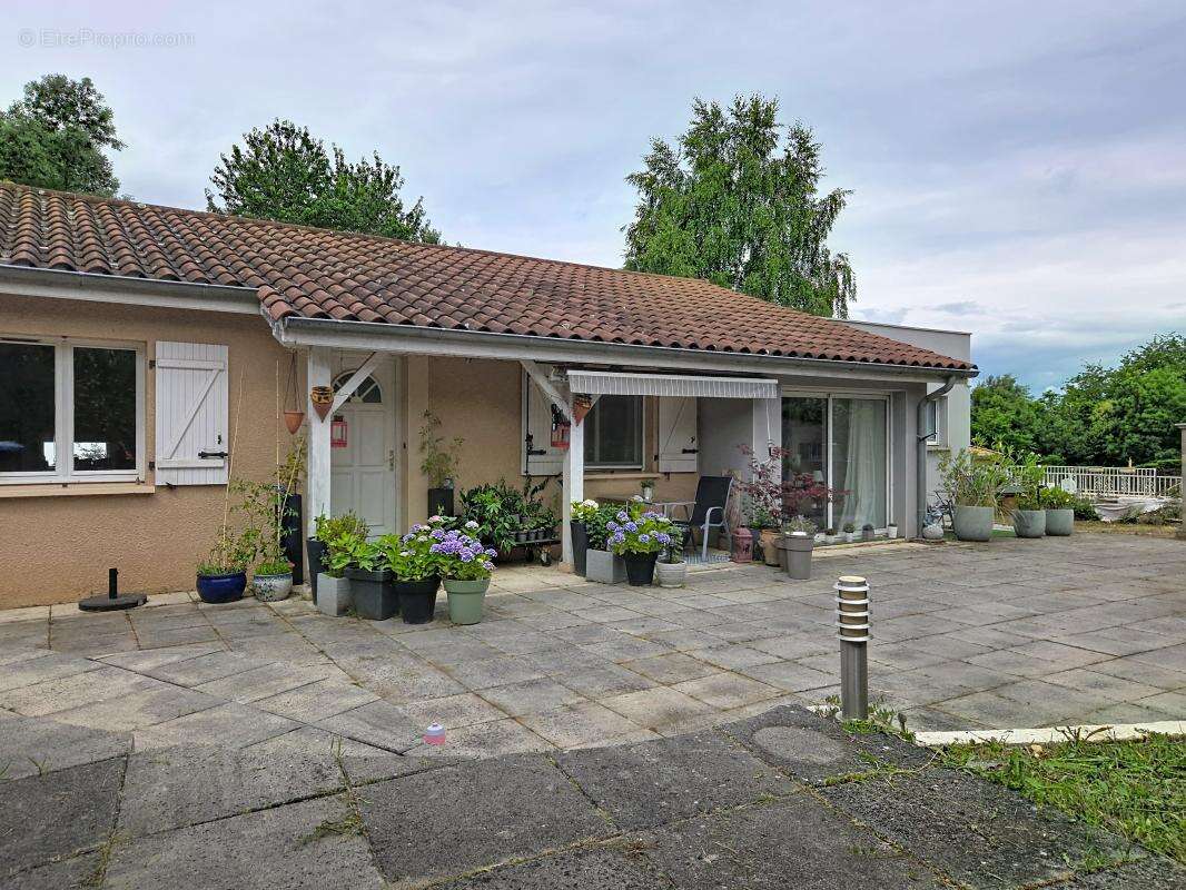 Maison à SAINT-BONNET-DE-MURE