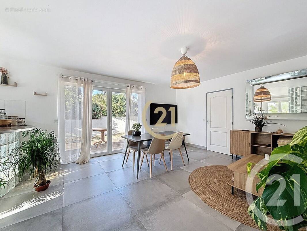 Maison à COURNONSEC