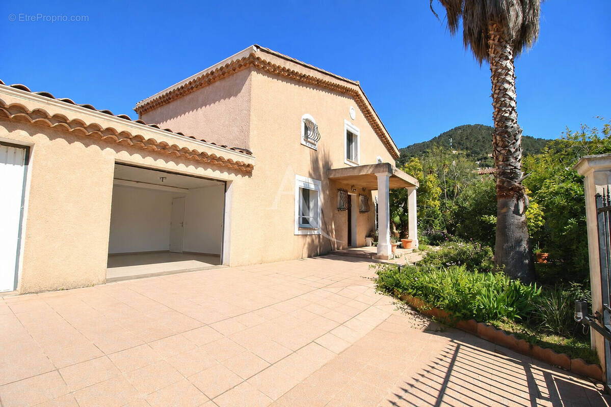 Maison à CARQUEIRANNE
