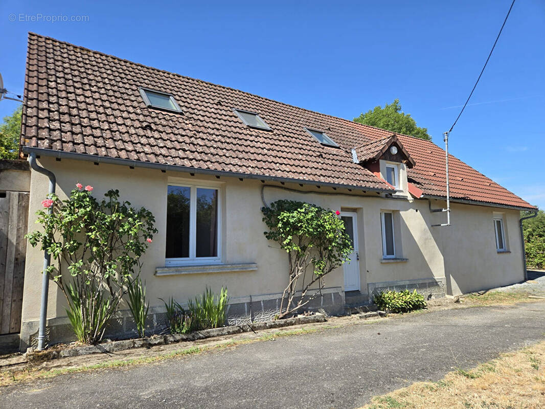 Maison à LUSSAC-LES-EGLISES