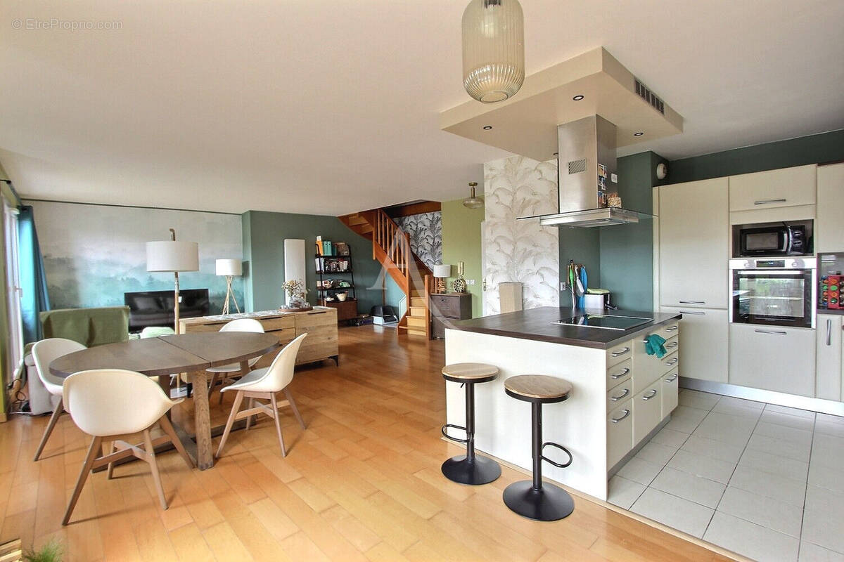 Appartement à VILLENEUVE-LA-GARENNE