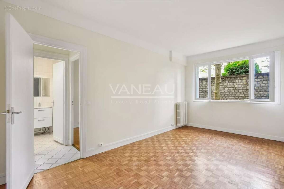 Appartement à PARIS-14E