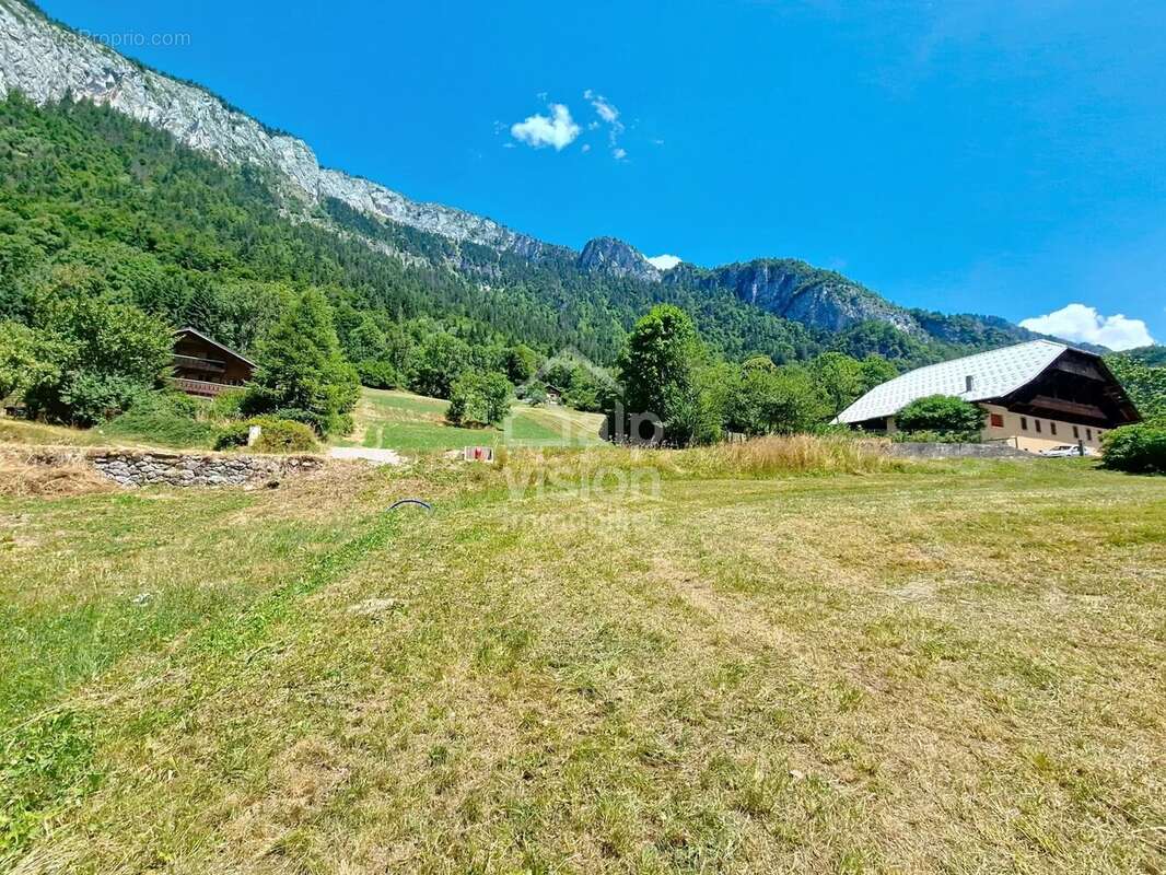 Terrain à ABONDANCE