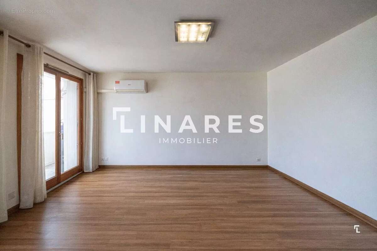 Appartement à MARSEILLE-3E
