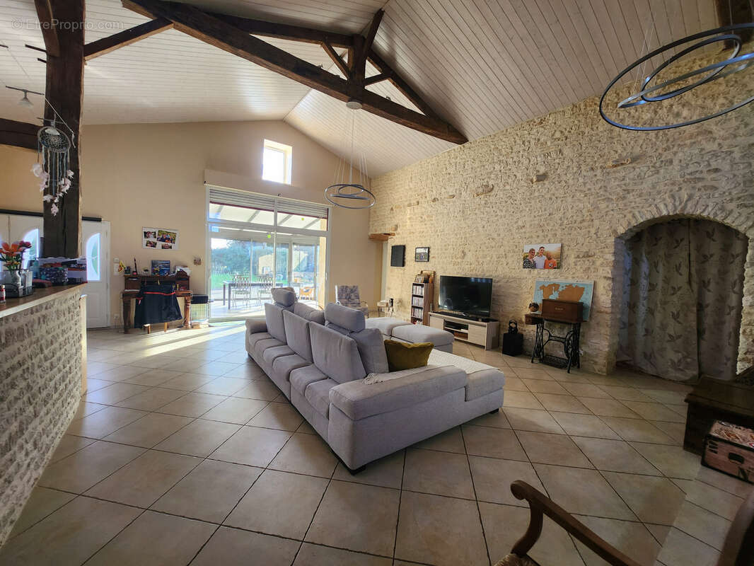 Maison à SAINTE-GEMME-LA-PLAINE