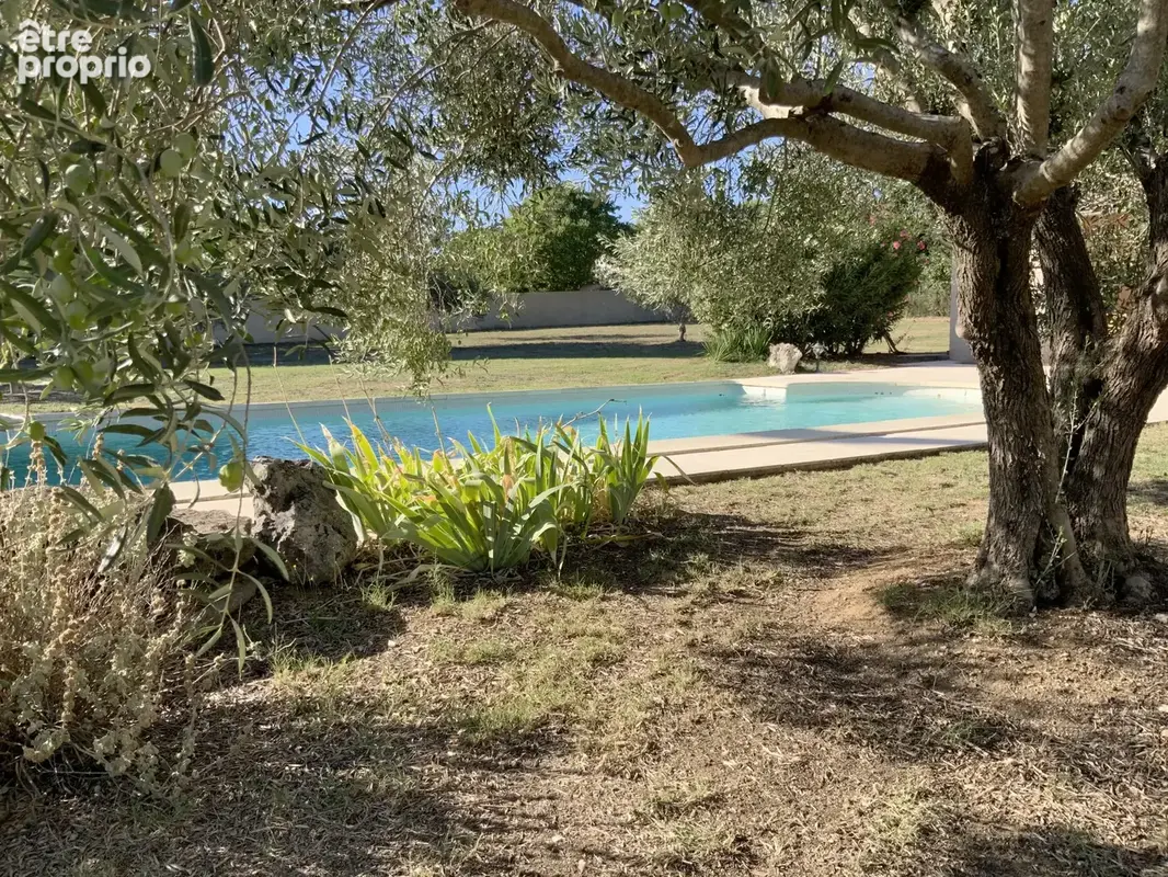 Propriété située à Uzès dans un secteur résidentiel. - photo 5