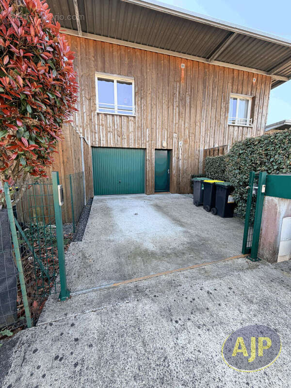 Maison à SAINT-JEAN-D'ILLAC