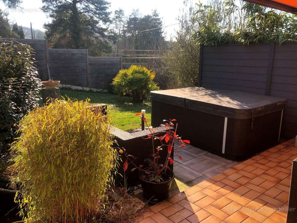 Beau pavillon et son jardin paysager - photo 12