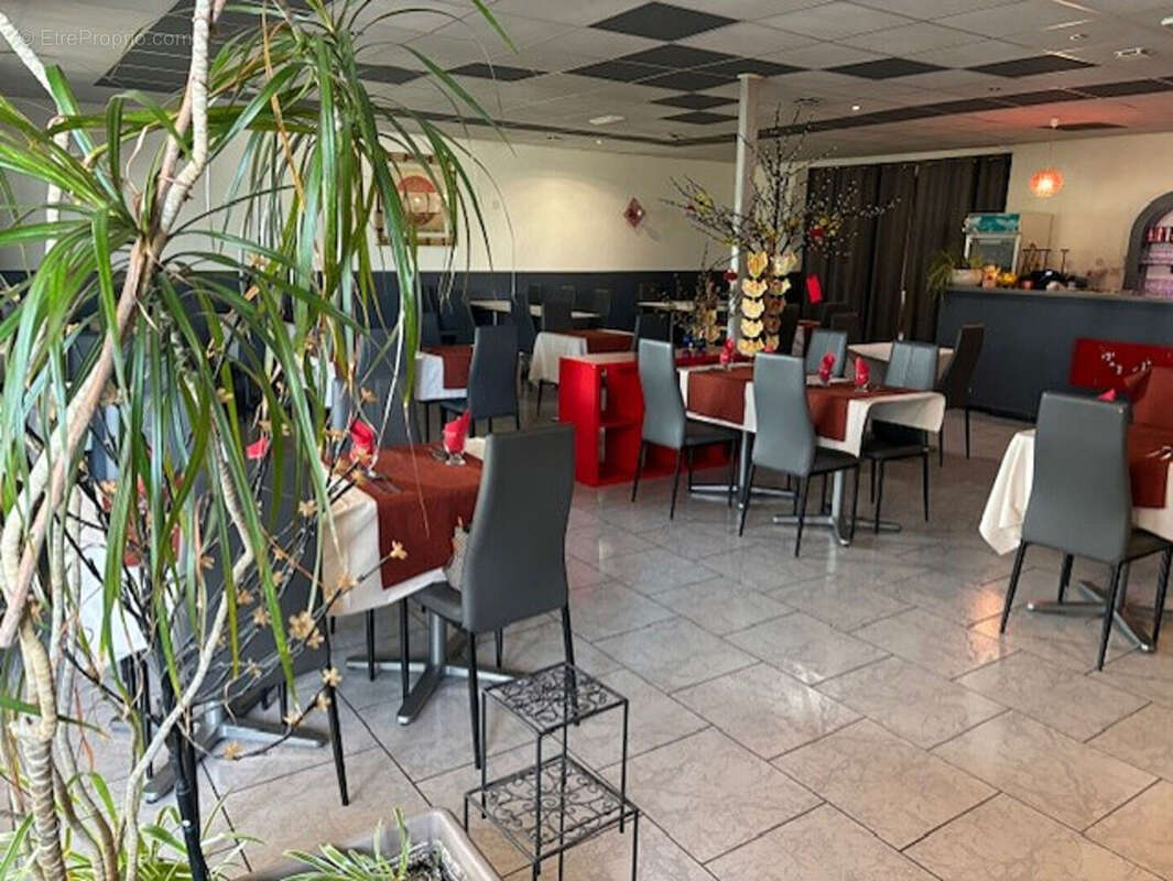 Commerce à LA FARE-LES-OLIVIERS