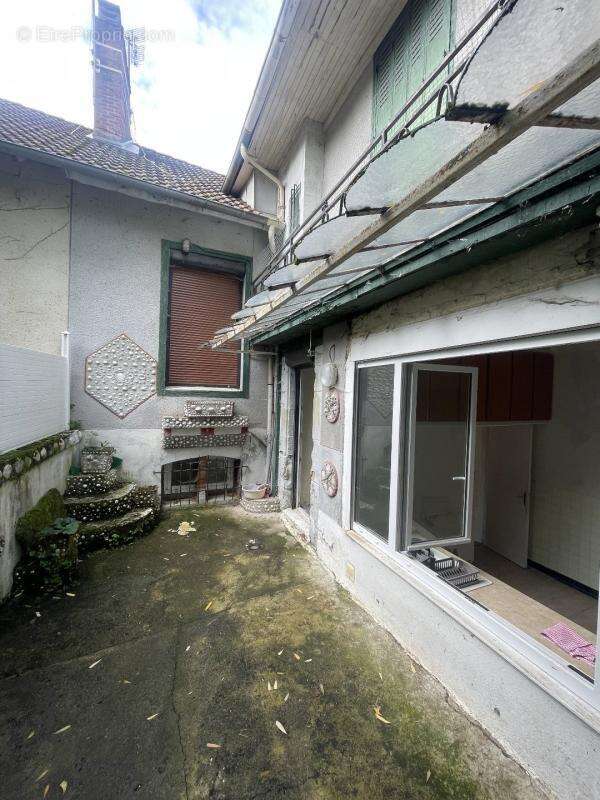 Maison à SAINT-YRIEIX-LA-PERCHE