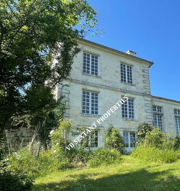 Maison à CAMIAC-ET-SAINT-DENIS