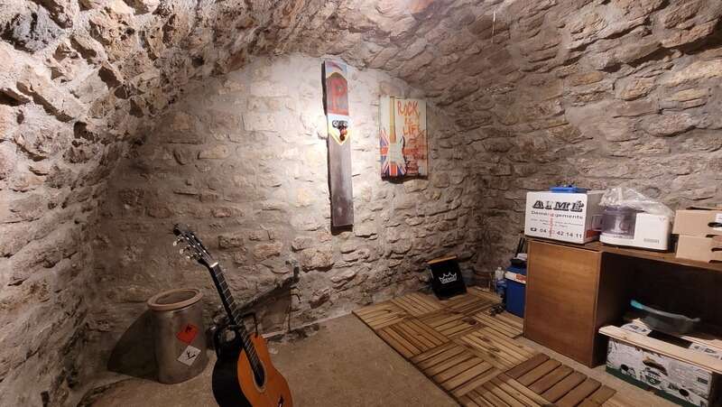 Authentique maison de village de 3 pièces avec cave voûtée et chambre à rénover_SIGONCE (04) - photo 10