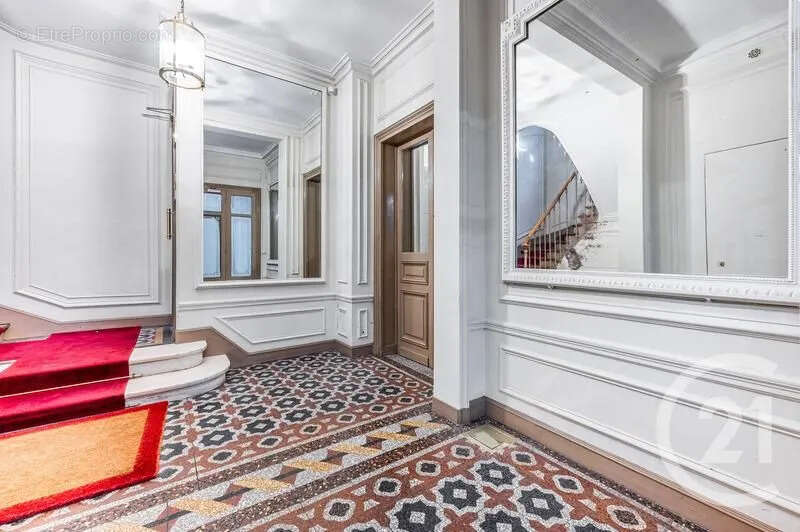 Appartement à NEUILLY-SUR-SEINE