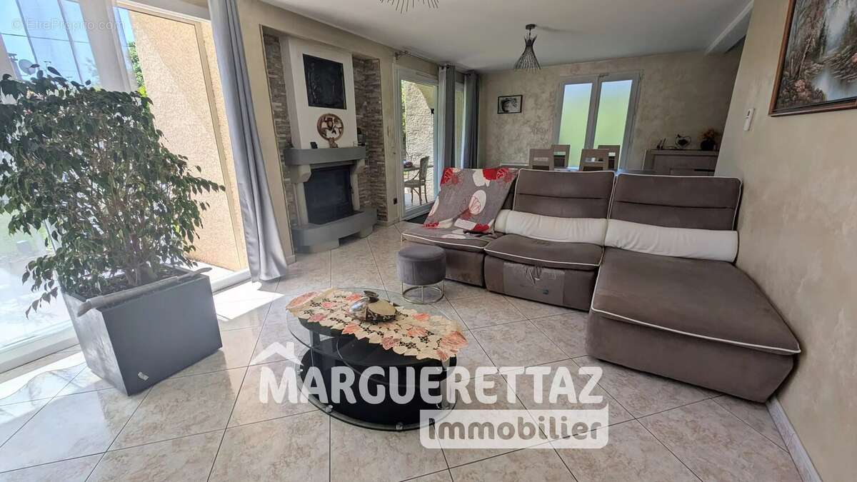 Maison à VETRAZ-MONTHOUX