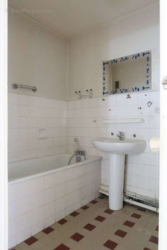 Appartement à LE CHAMBON-FEUGEROLLES