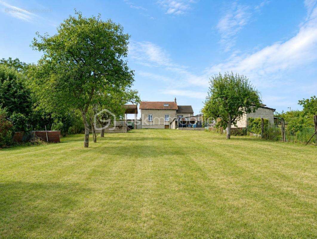 EXCLUSIVITÉ – AMAGNE – Maison de caractère des années 30 avec 2 849 m² de terrain - photo 18