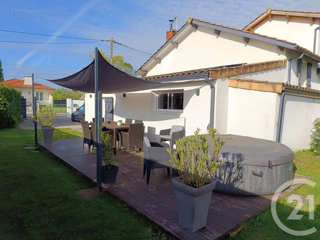 Maison 138 m² à Coutras  - photo 14
