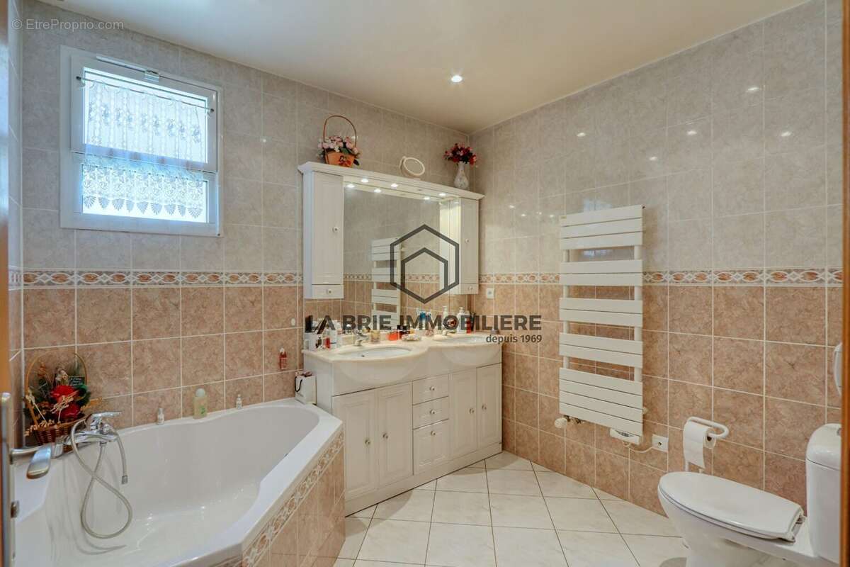 Maison 130 m² à Villecresnes  - photo 9
