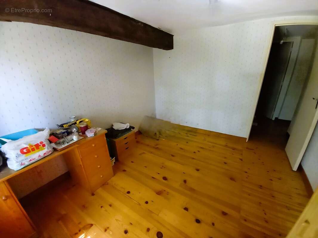 À seulement 10 minutes de Cognac  Grande maison familiale de 215 m² avec terrain constructible de 2 500 m²  DPE C - photo 14
