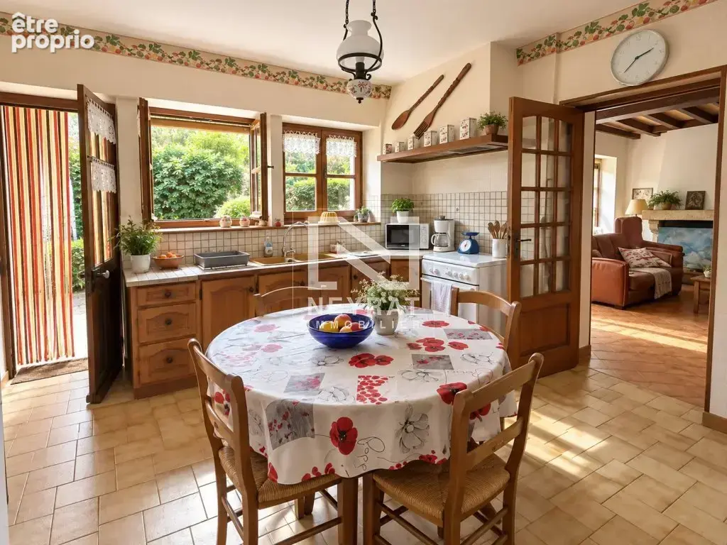 Au calme d'un petit quartier de village, une maison en pierre pleine de potentiel - photo 15