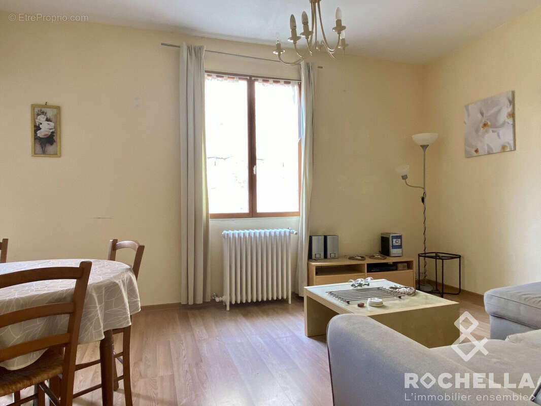 Appartement 43 m² à Rochefort  - photo 3