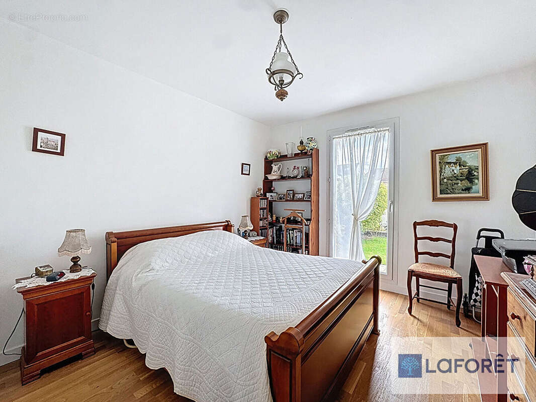 Appartement à NEAUPHLE-LE-CHATEAU