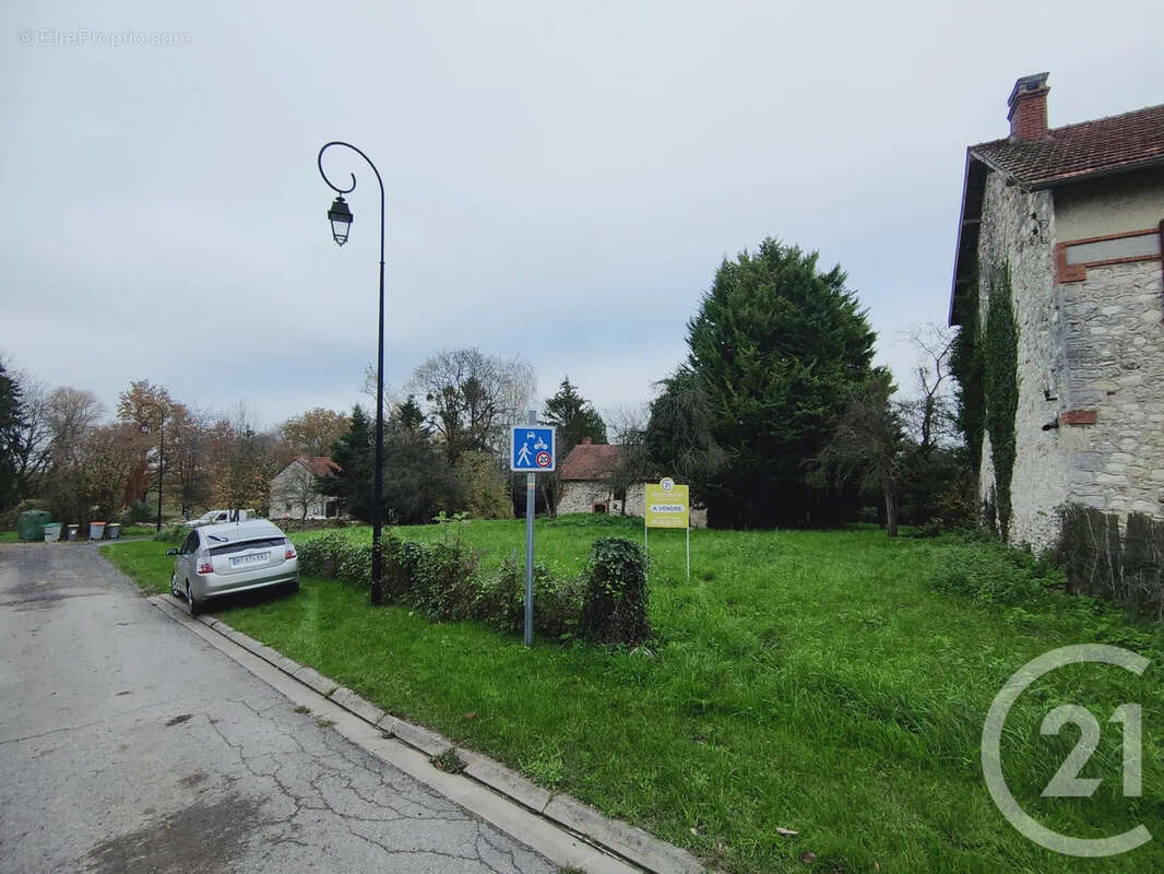 Terrain à CHAMPLAT-ET-BOUJACOURT