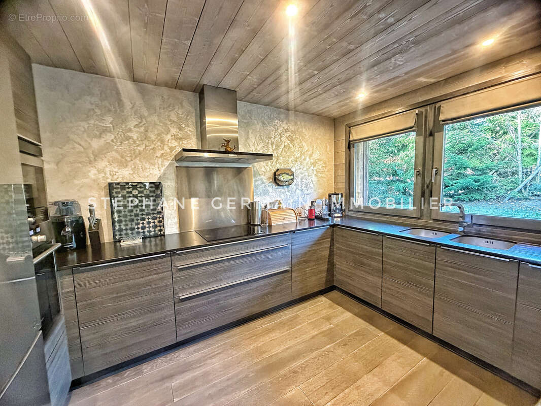 Maison à DEMI-QUARTIER