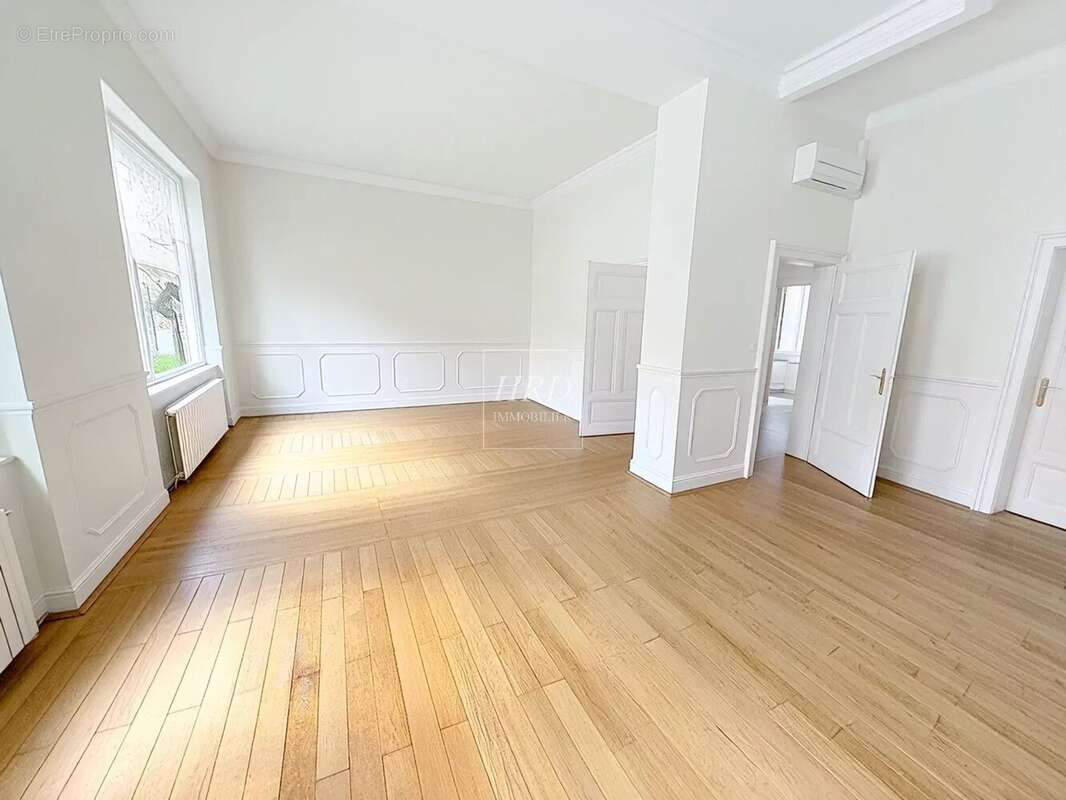 STRASBOURG - Orangerie - 8 Pièces de 238m2 - photo 2