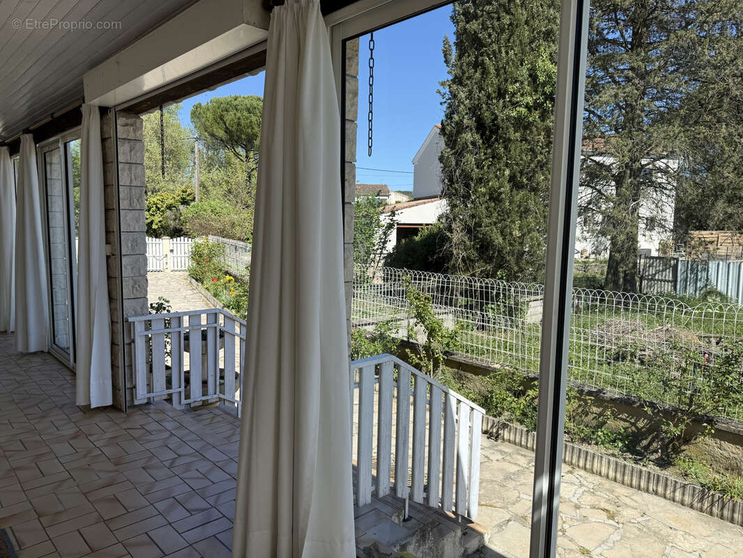 Maison à SAINT-JULIEN-LES-ROSIERS