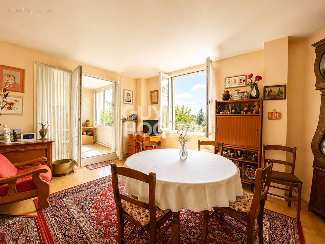 Appartement à FONTENAY-SOUS-BOIS