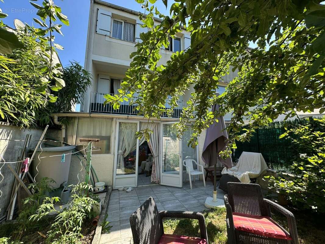 Maison à SAVIGNY-LE-TEMPLE