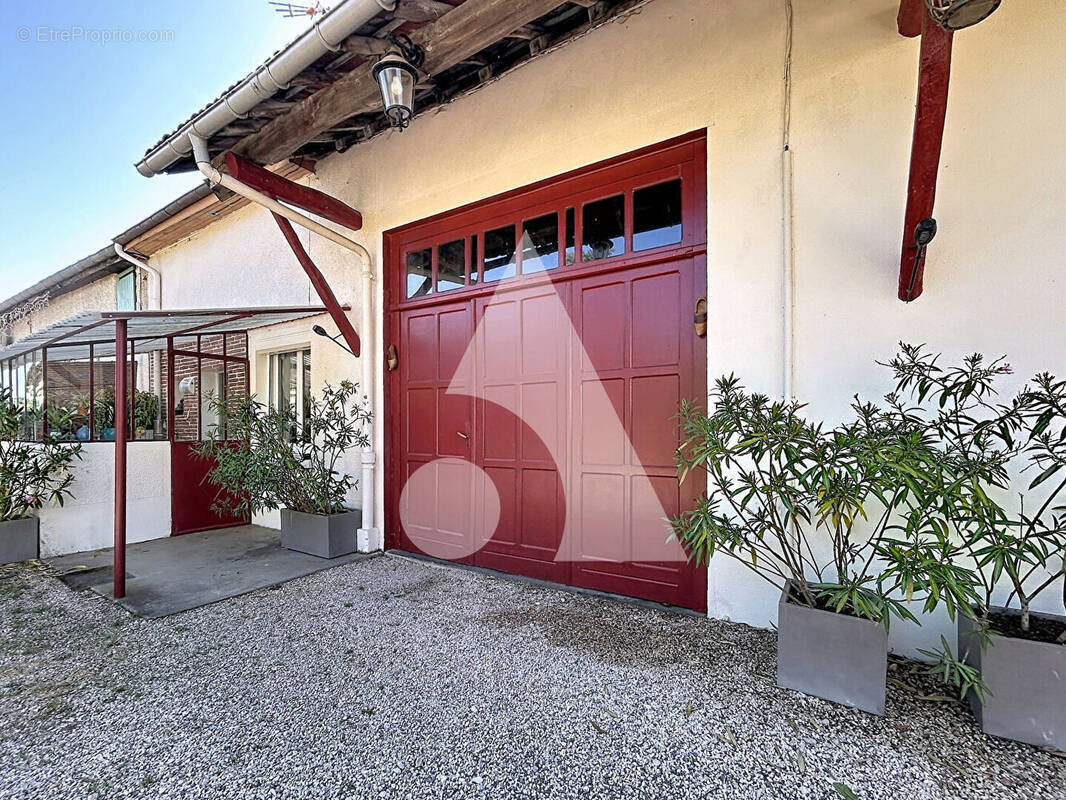 Maison à MESSEY-SUR-GROSNE