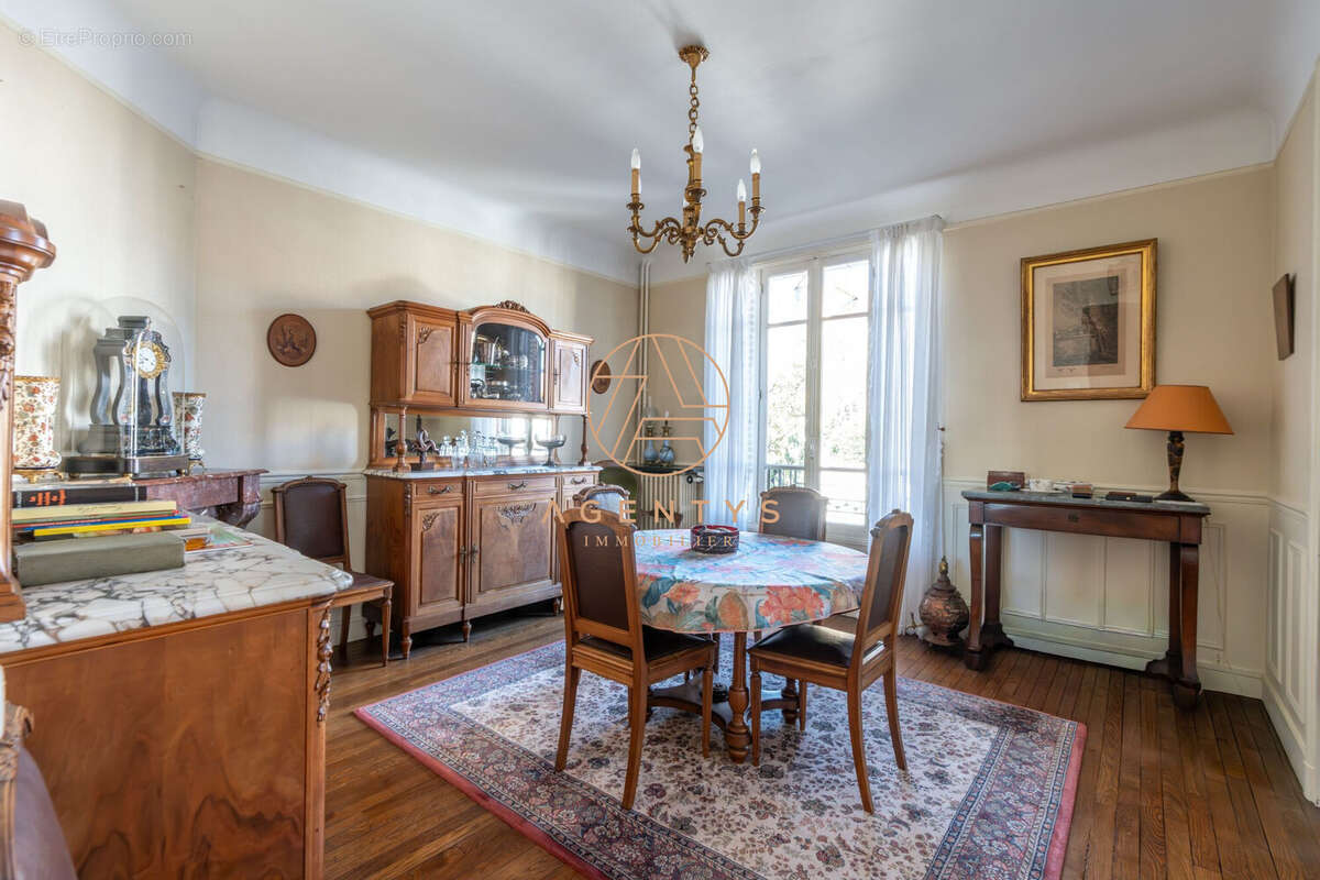 Maison à LE PERREUX-SUR-MARNE