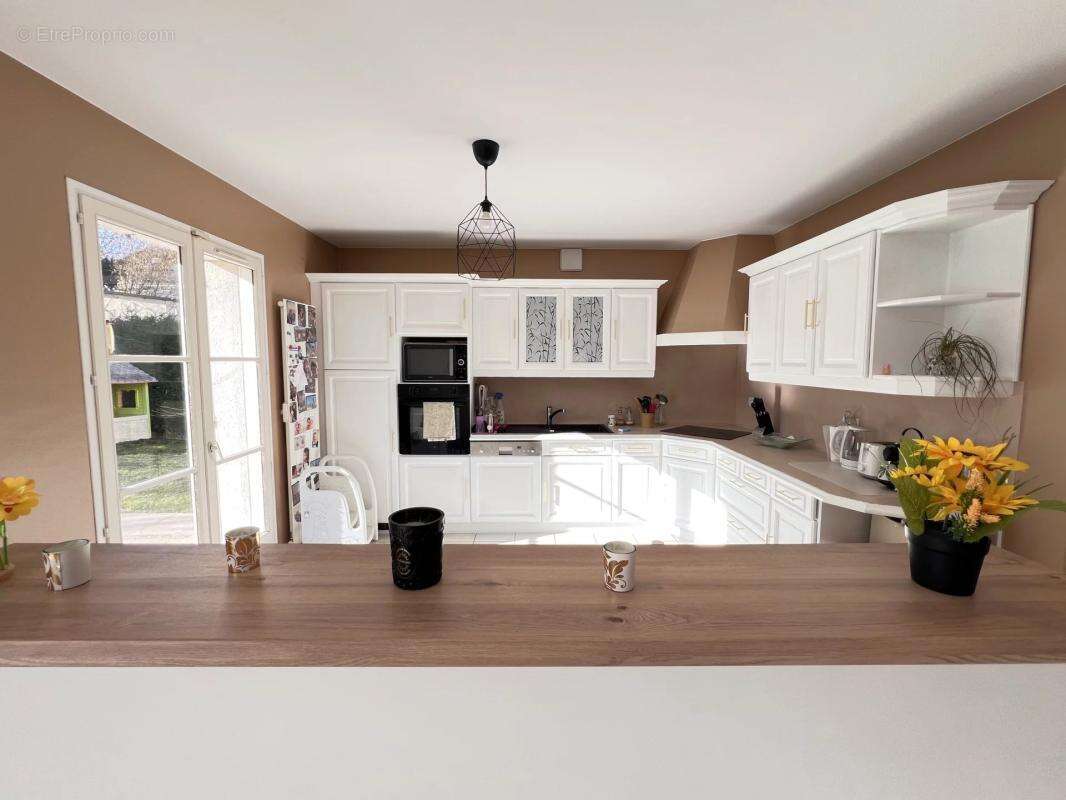 Maison à LES CLAYES-SOUS-BOIS