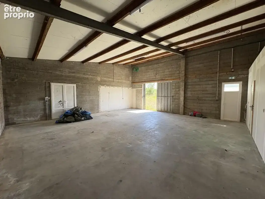Commerce 202 m² à Saint-Hilaire-La-Palud  - photo 4