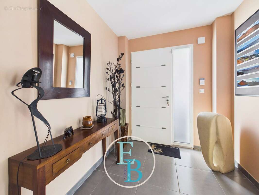 MAISON - T5 - 157,93m2 - photo 3