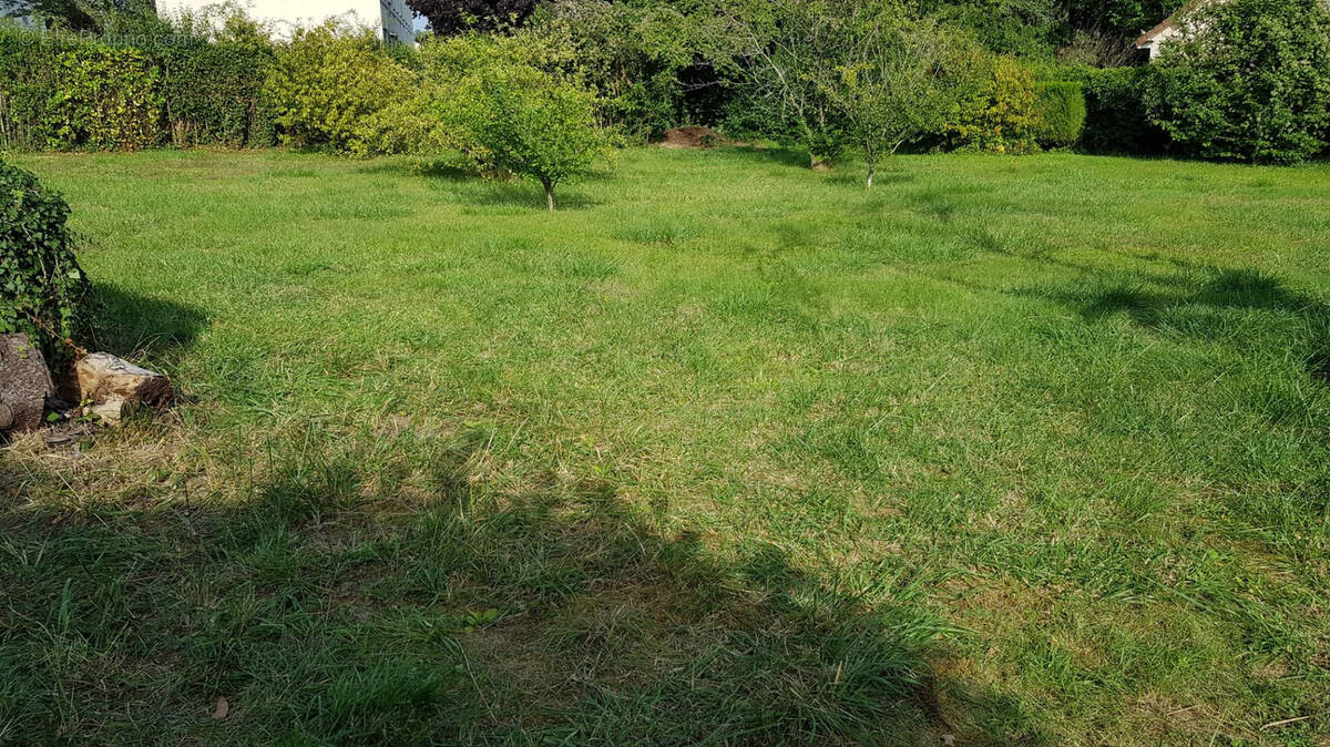 Terrain à BONNIERES-SUR-SEINE