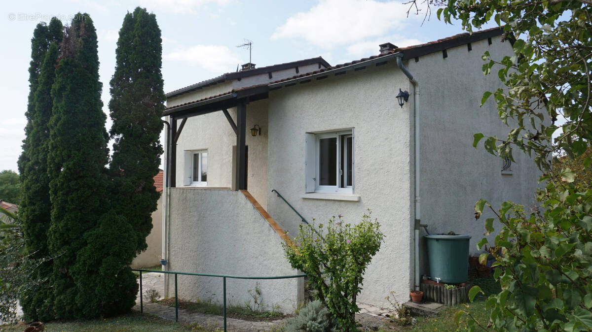 Maison à CASTELNAU-MONTRATIER