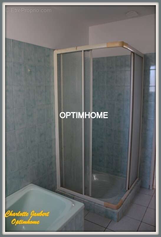 Maison à MONTMOREAU-SAINT-CYBARD