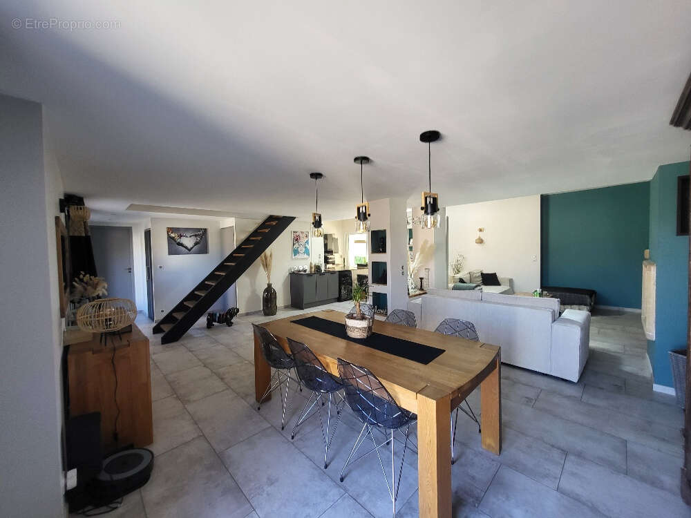 Maison à PONT-DE-VEYLE