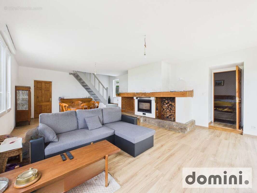Maison à LA ROCHE-DERRIEN