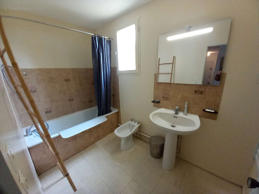 Appartement à FUMEL