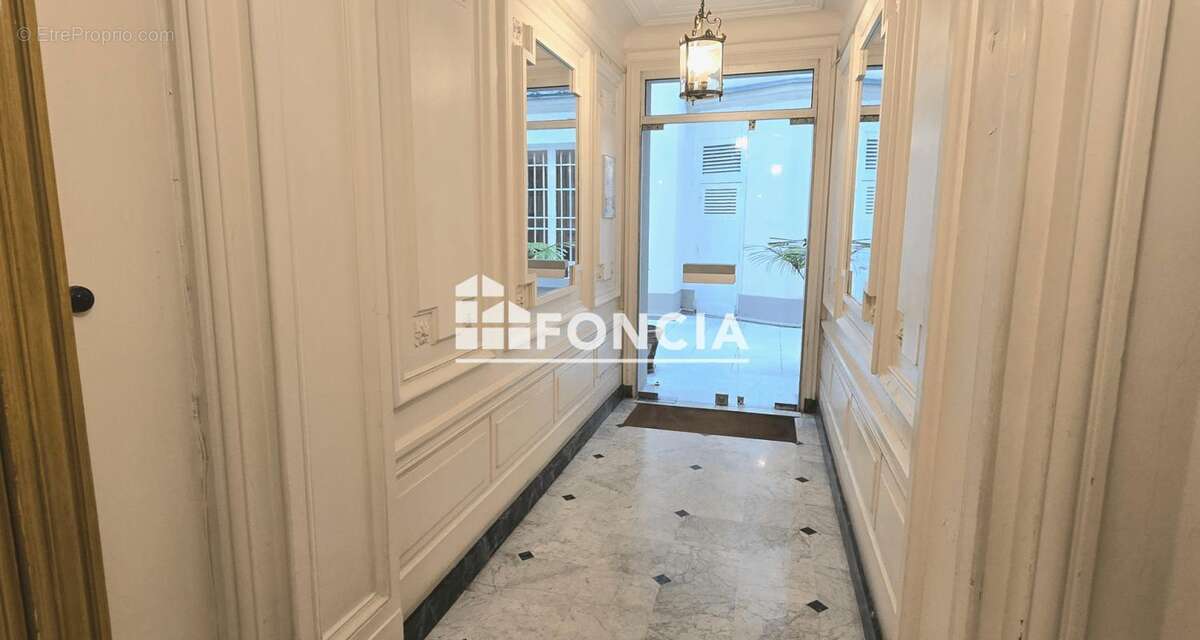 Appartement à PARIS-17E