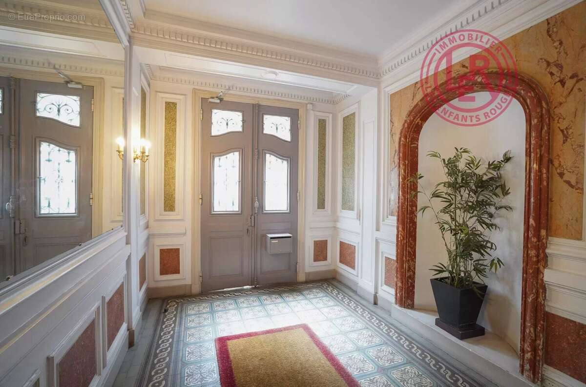Paris 7ème - Ecole Militaire - Avenue de la Bourdonnais - Appartement de 2 chambres de 45,53m2 au dernier étage par ascenseur - photo 16