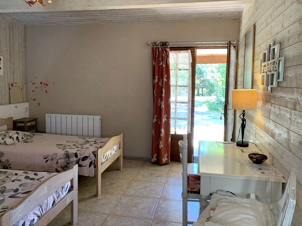 46800 Montcuq -Propriété de caractère 420 m², 11 chambres, piscine et espace bien-être sur 2,5 ha - photo 16