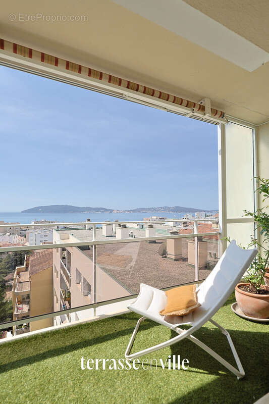 Roof-top de 91m2 avec terrasse de 55m2 proche des plages avec vue panoramique mer et cœur quartier Mourillon - photo 3