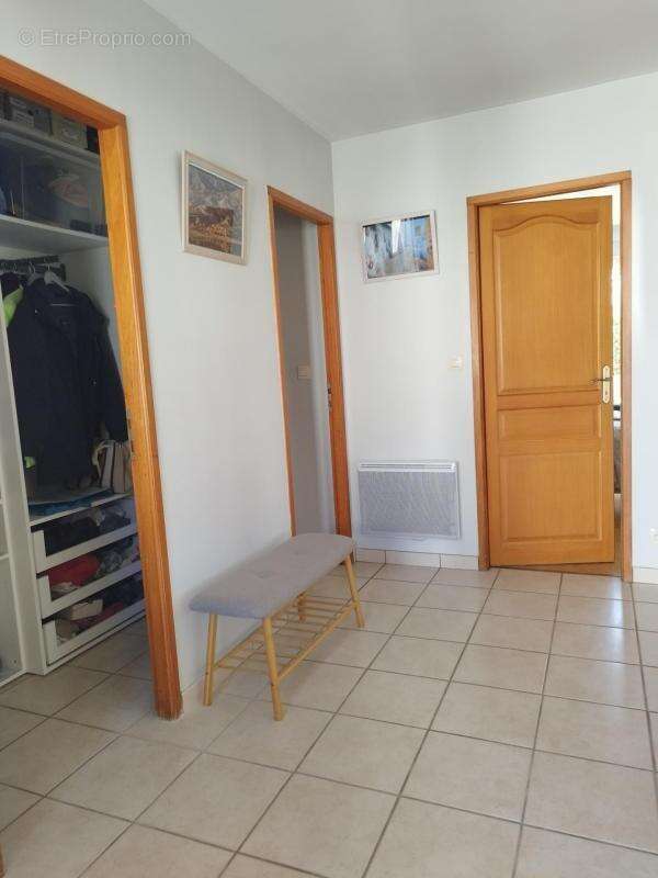 Charente, à Vars, maison de plain pied de 137 m², 4 chambres, véranda, piscine, garage et terrain clos 1002 m² - photo 16